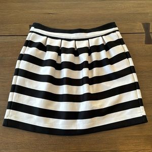 Liquid New York Skirt, Graphic Stripe, black and white size 4